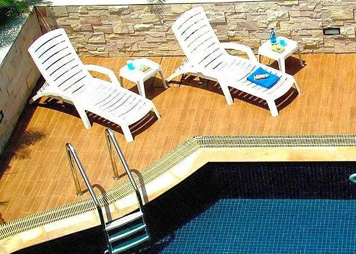 Aparthotel Living 3*