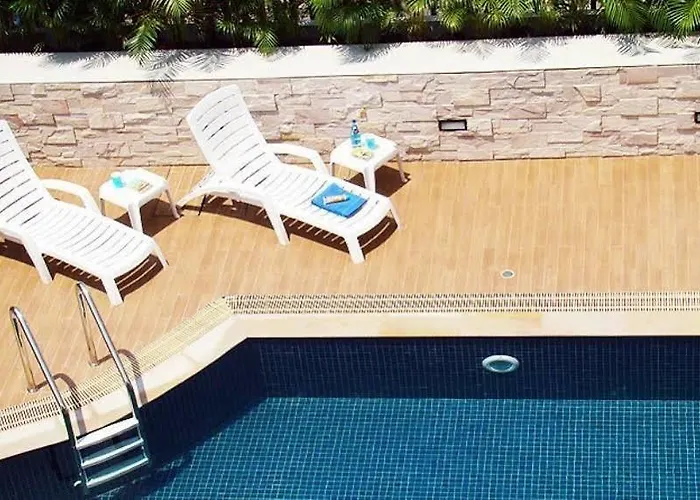 Living Aparthotel